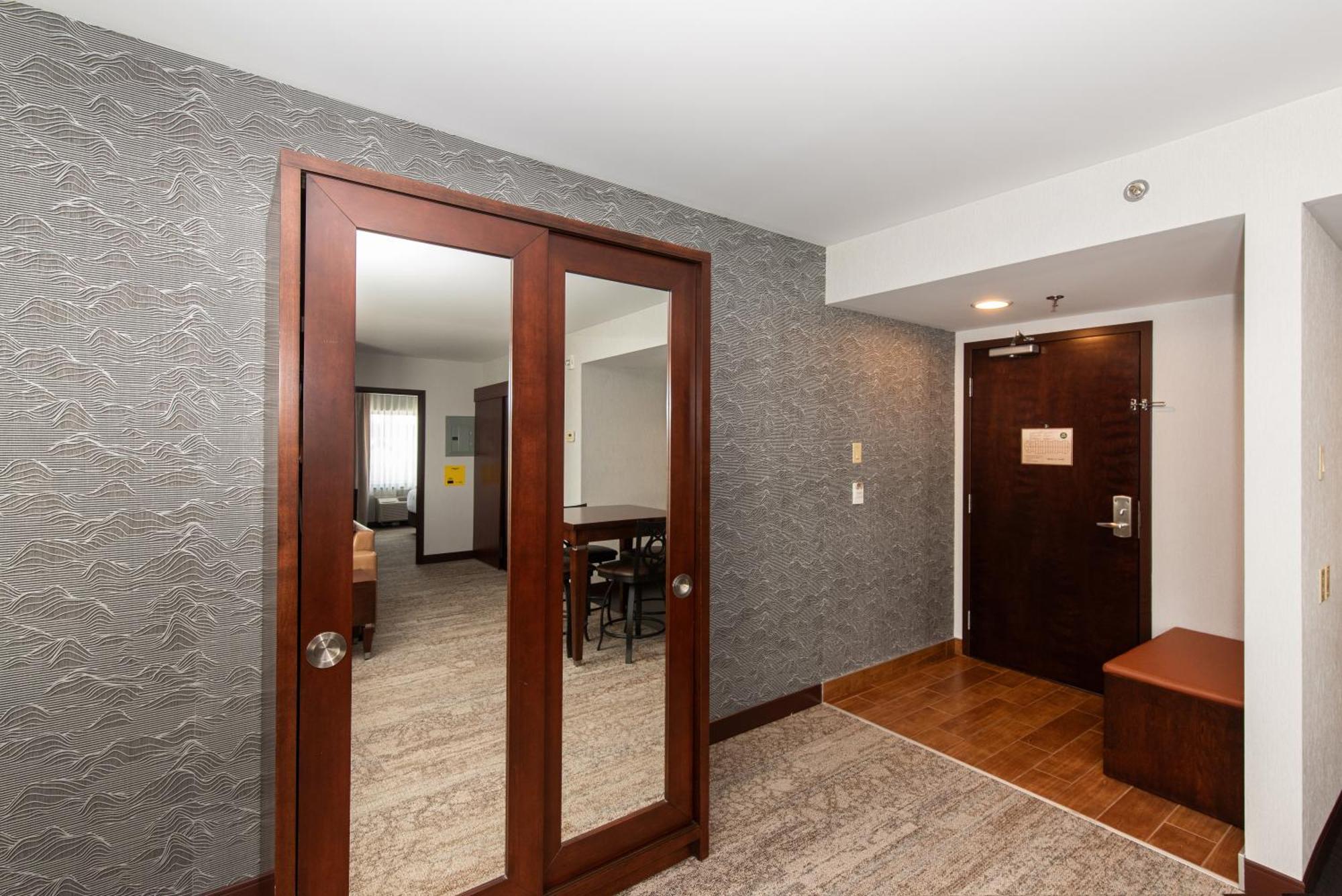 Quality Inn & Suites Val-d'Or Eksteriør billede