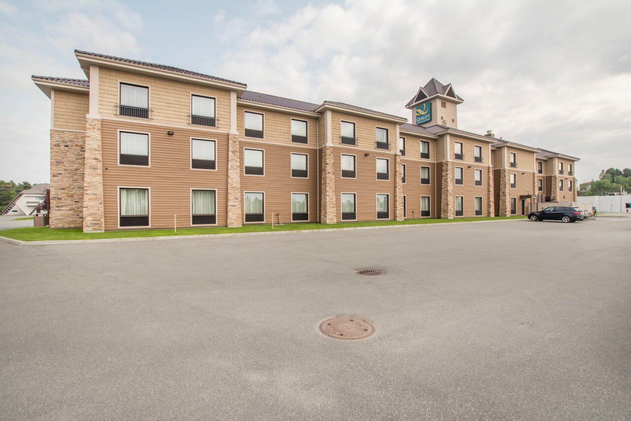 Quality Inn & Suites Val-d'Or Eksteriør billede
